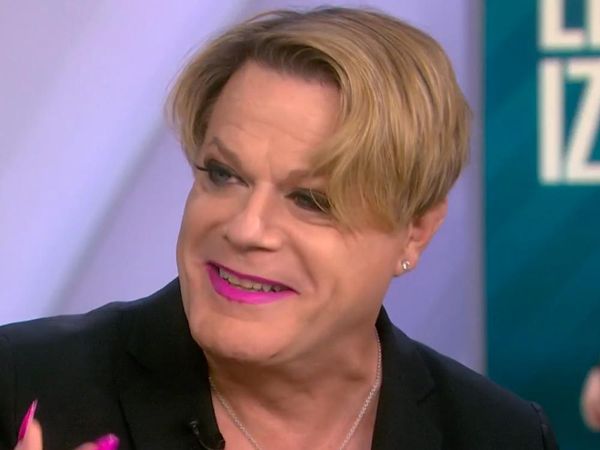 Eddie Izzard Eyes Politics, Cites Ukrainian President