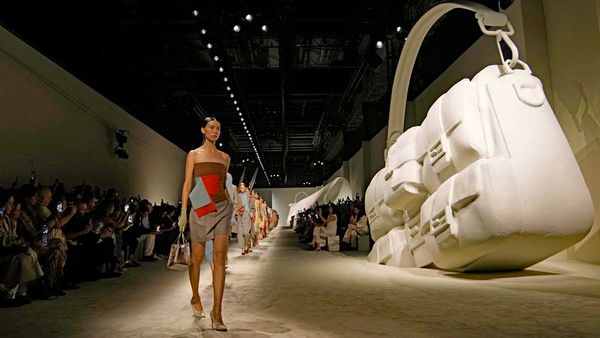 Supermodels Grace Kim Jones' Fendi Front-row During Milan Fashion Week 